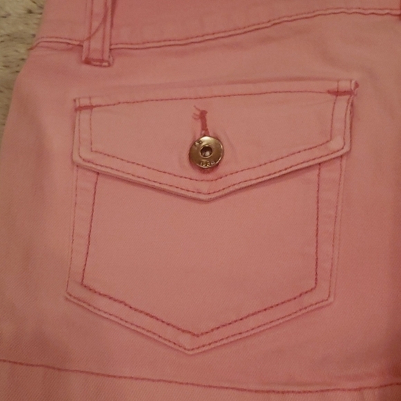 ARIZONA Pink Denim Shorts. Size 9 - Picture 4 of 4